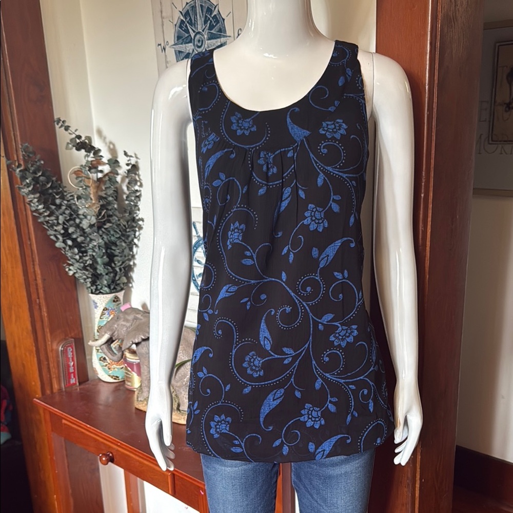 NWT northern reflections size small Floral Blue and Black Women's Top